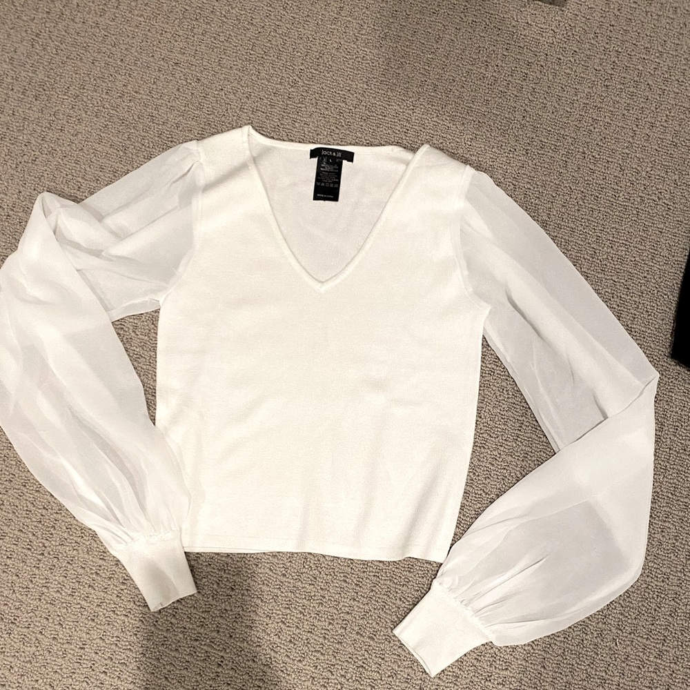 White v-neck knit top. Sheer sleeves size L. Perfect going out top! Brand new!
